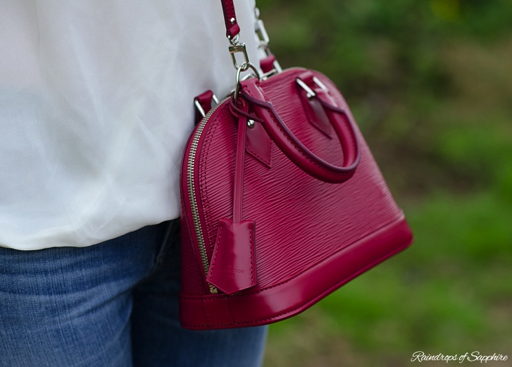 What's In My Bag  Louis Vuitton Tournelle MM + Mod Shots!! 