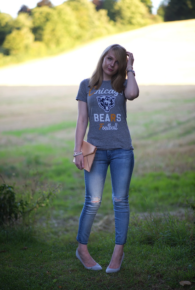 Girl In Jeans And Shirt girls in chicago bears t-shirts raindrops of ...