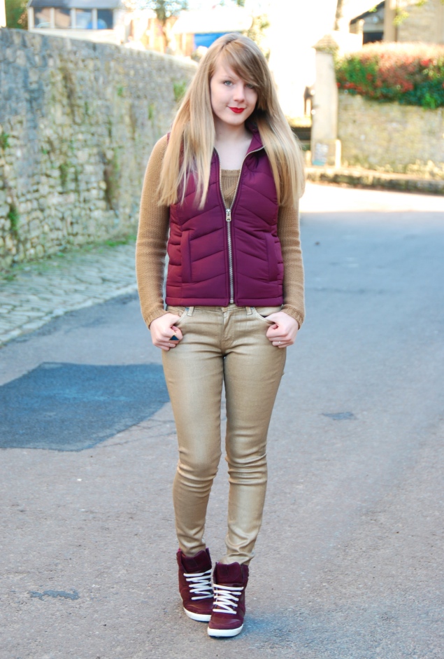 gold-jeans-burgundy-gilet