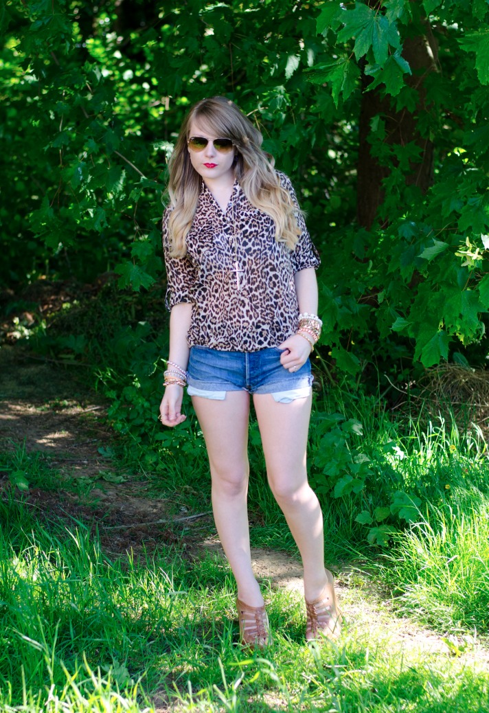 leopard-shirt-denim-shorts-2
