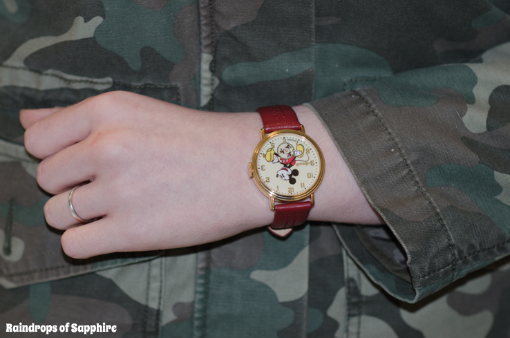 disney-mickey-mouse-watch-red-arms