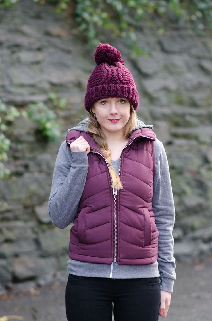 burgundy-gilet-outfit