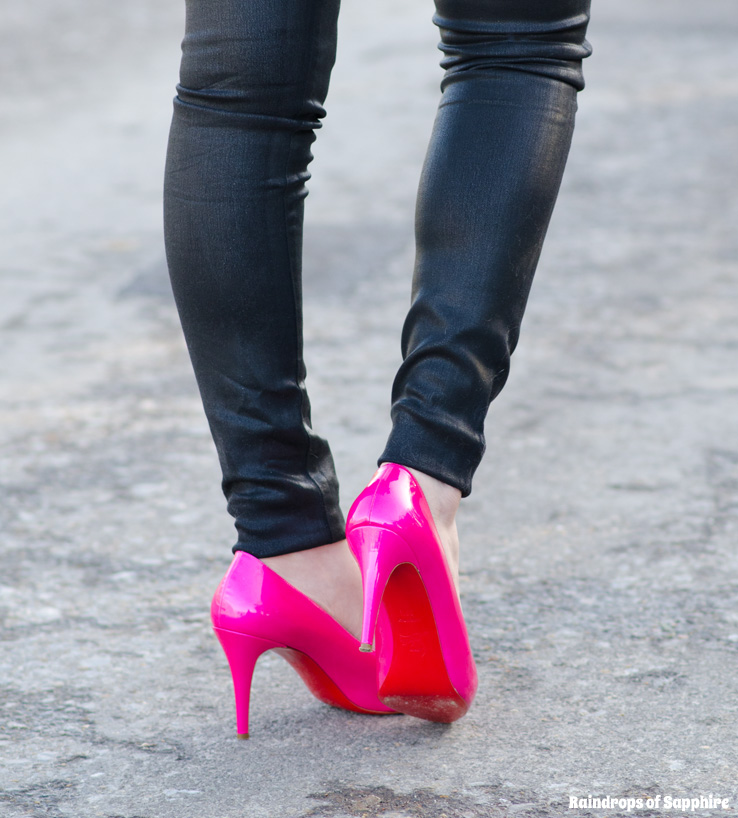 christian-louboutin-sexy-shoes-declic-pink-feet