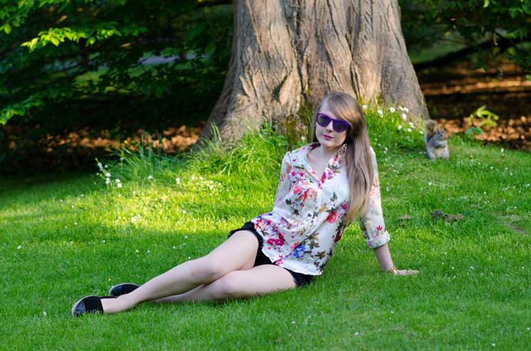 lorna-burford-denimblog-floral-shirt-shorts