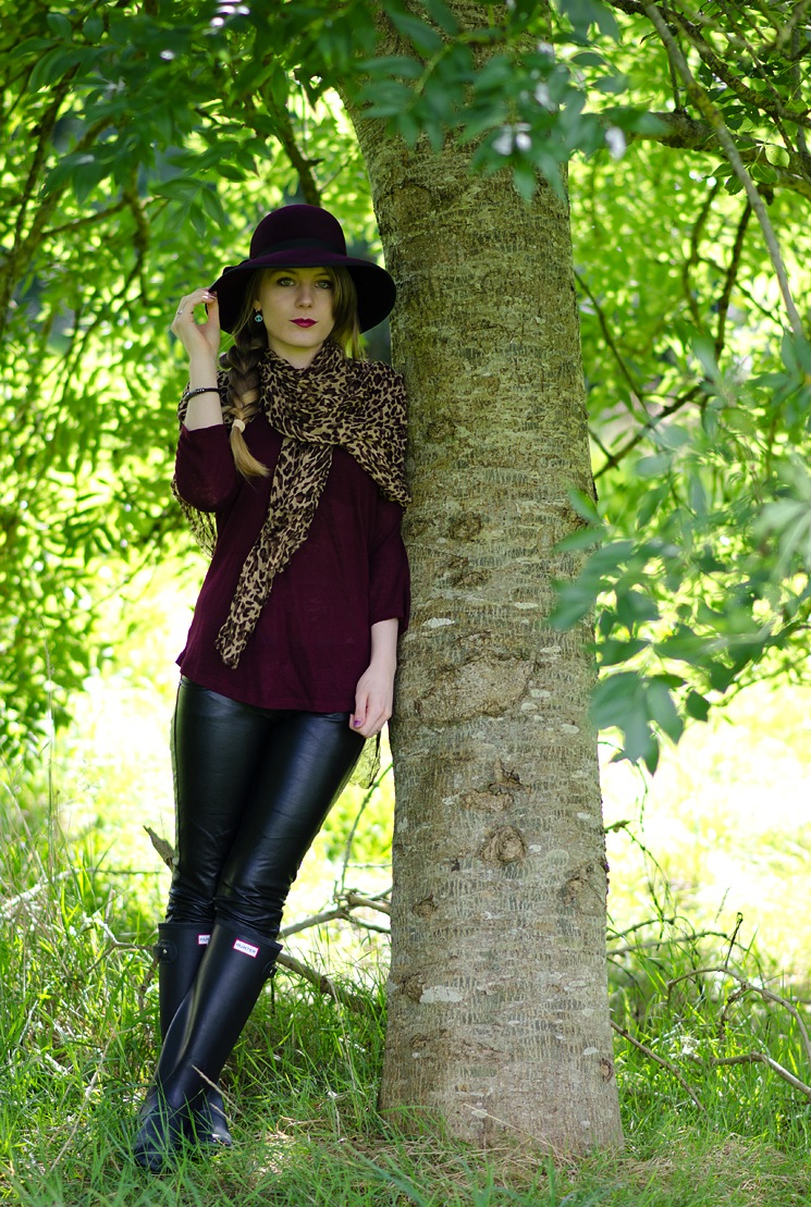 fashion-blogger-under-the-tree