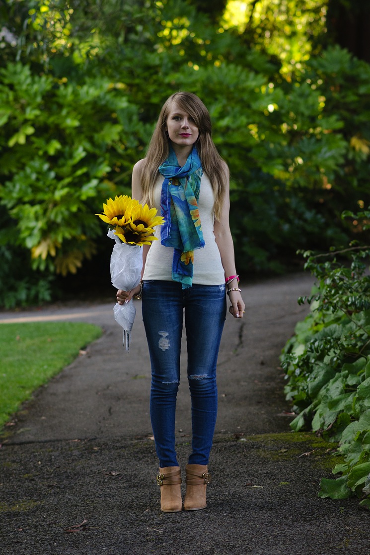 lorna-burford-ag-jeans-sunflowers