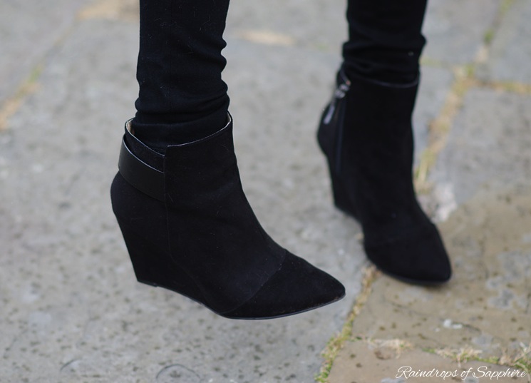 zara-pointed-black-boots