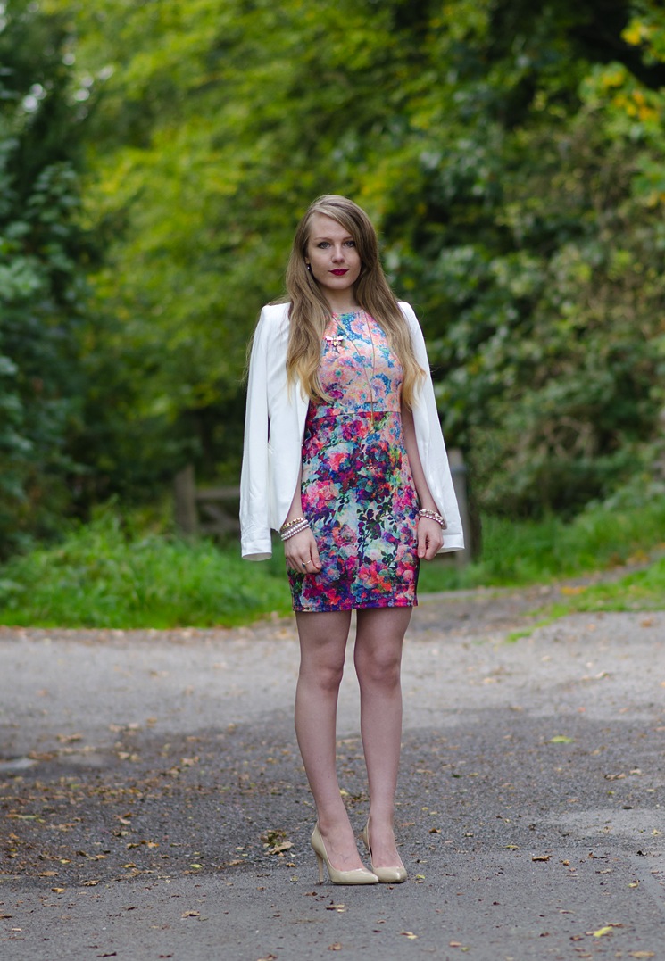 fashion-blogger-girl-tight-bodycon-dress