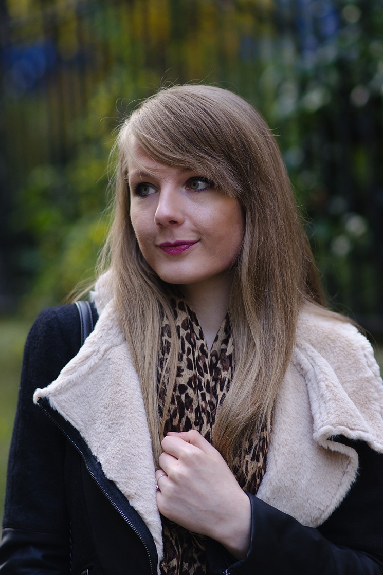 lorna-burford-blonde-long-hair-blogger