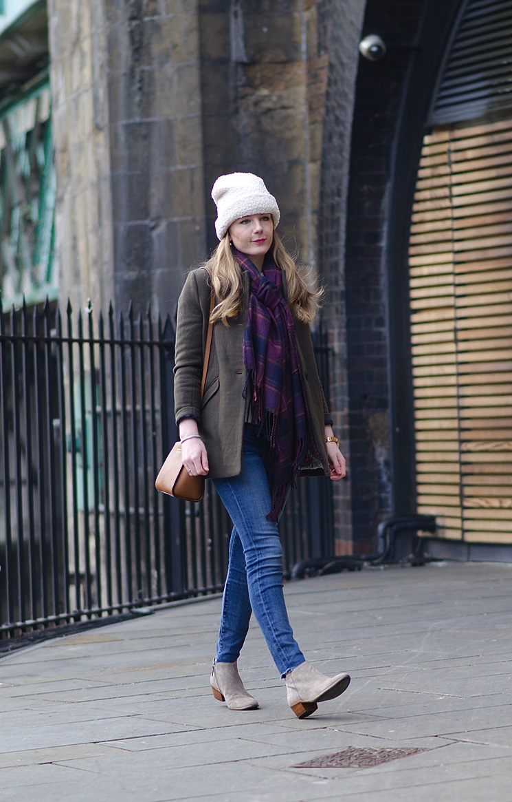 fashion-blogger-walking