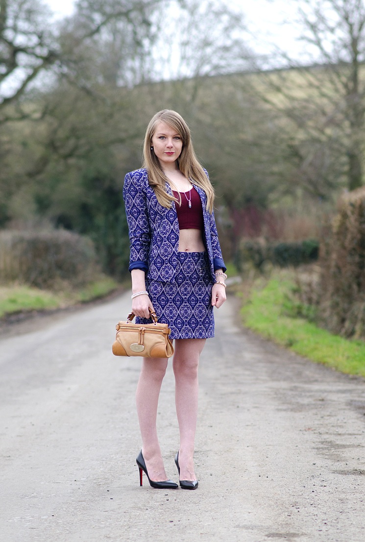 blogger-in-blazer-skirt-2-piece