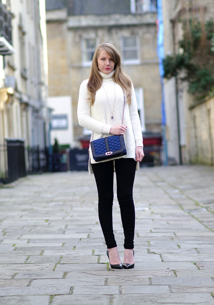 blogger-in-roll-neck-sweater
