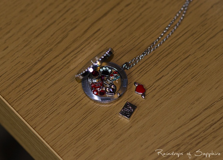 venus-with-love-charm-necklace-locket-2