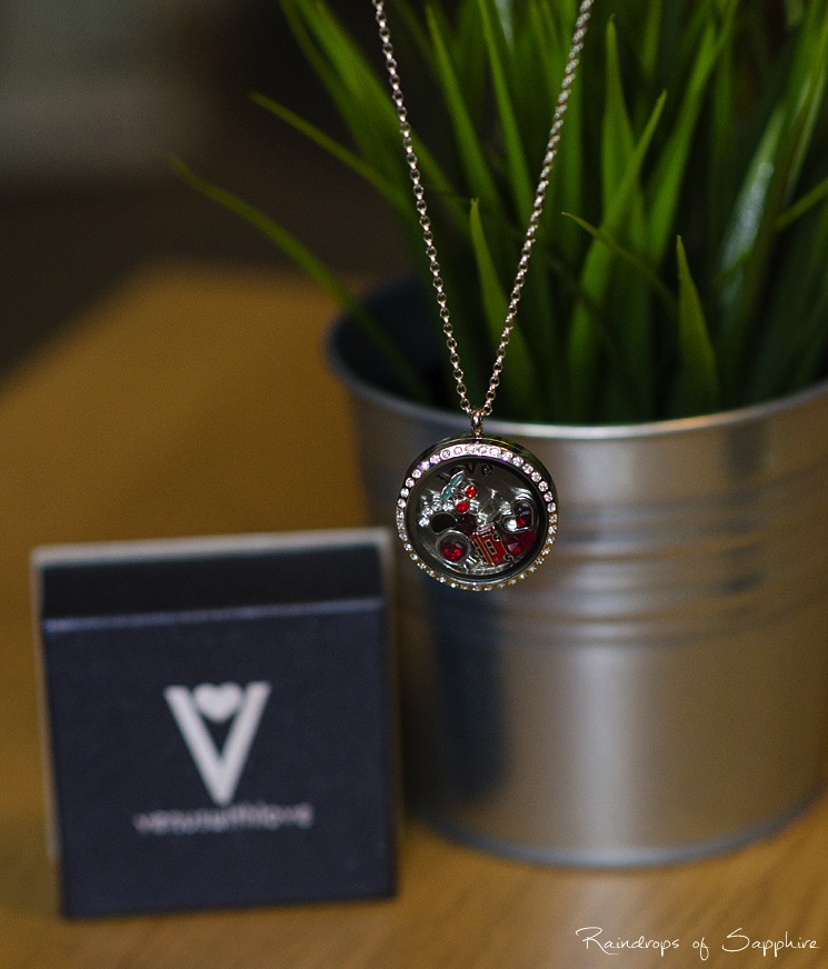 venus-with-love-charm-necklace-locket-3