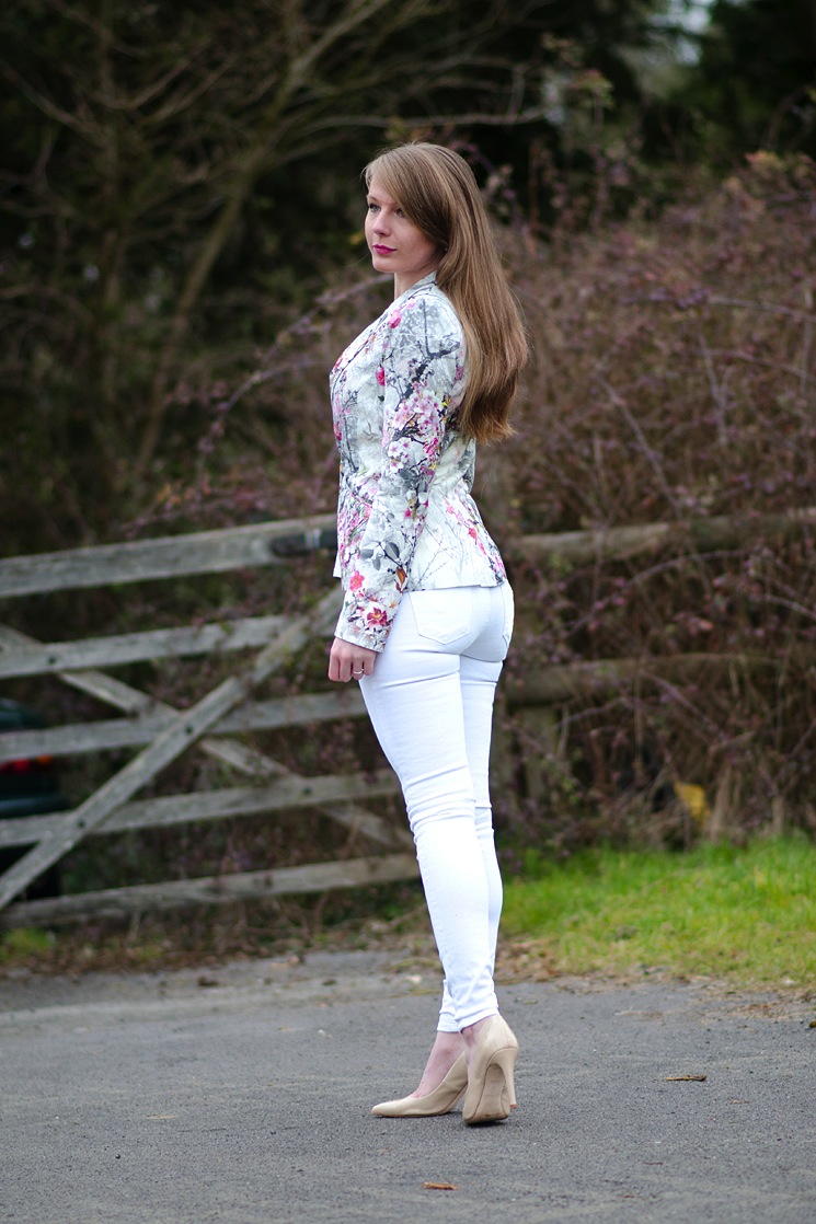 girl-tight-white-jeans-lorna-burford