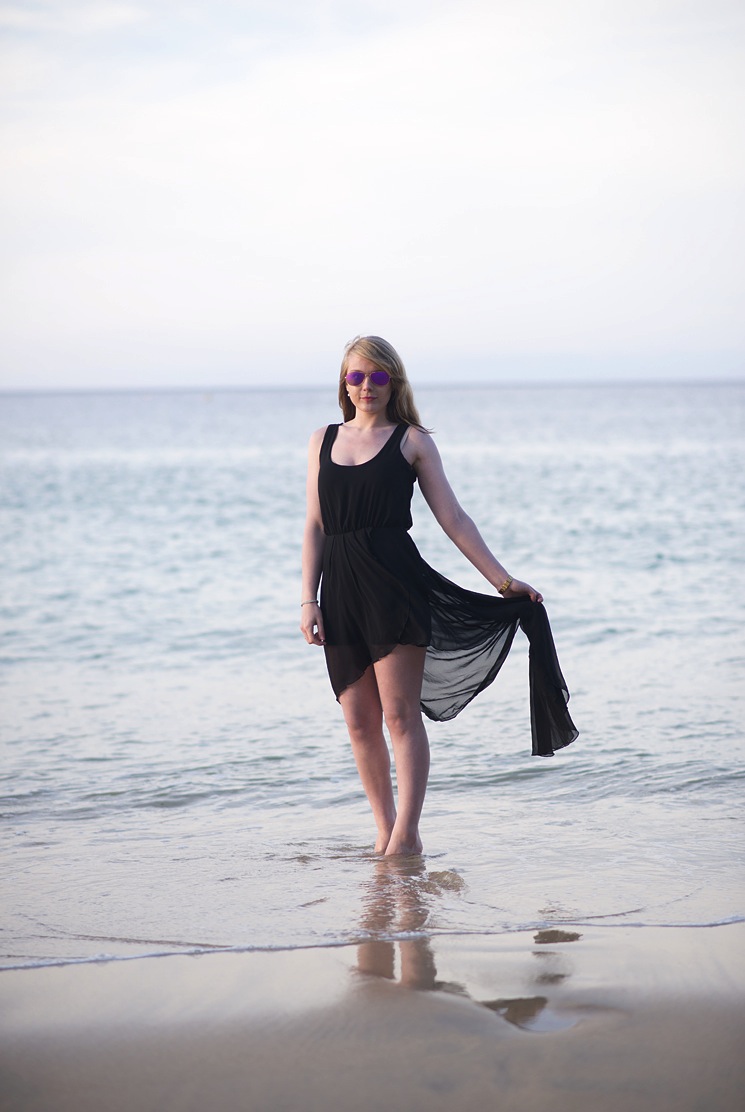 fashion-blogger-beach-sea-ocean-dress