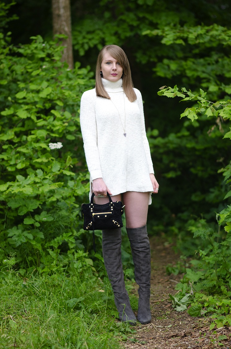 long-sweater-white-cream-with-boots