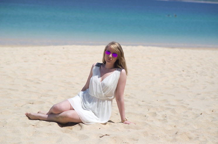 girl-sitting-on-beach