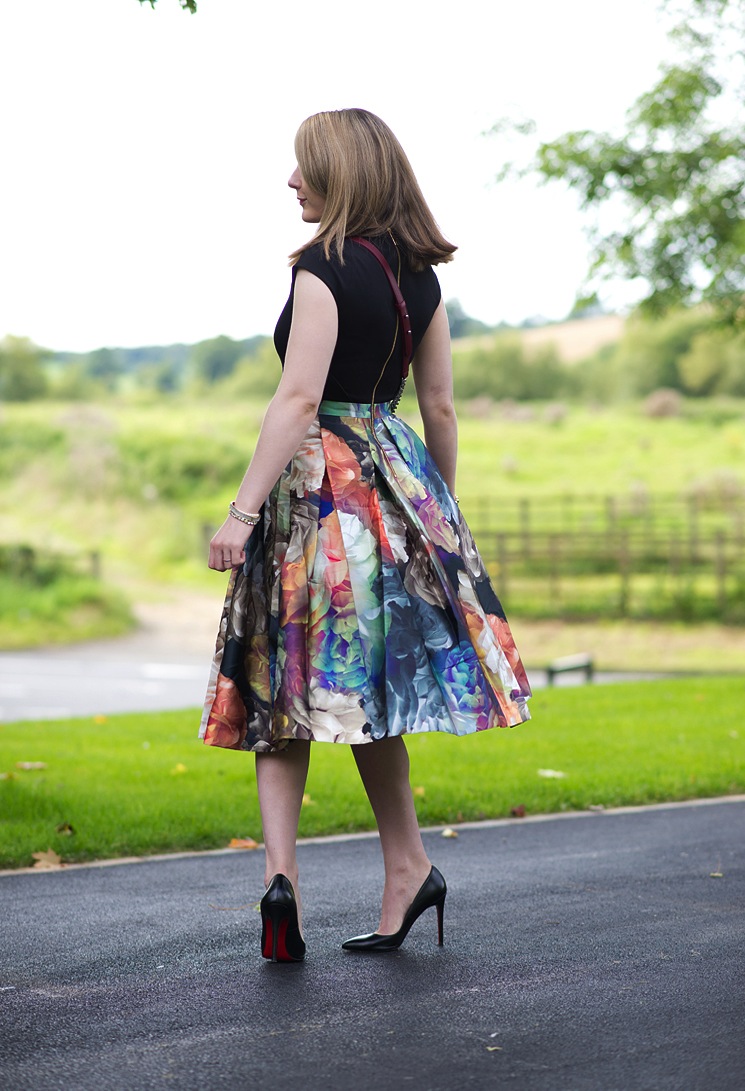 fashion-blogger-in-dress