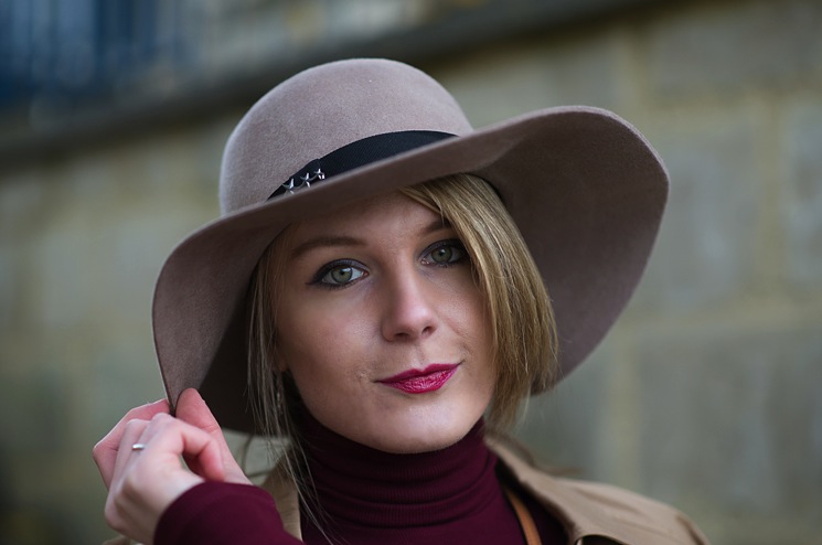 floppy-hat-beauty-blogger