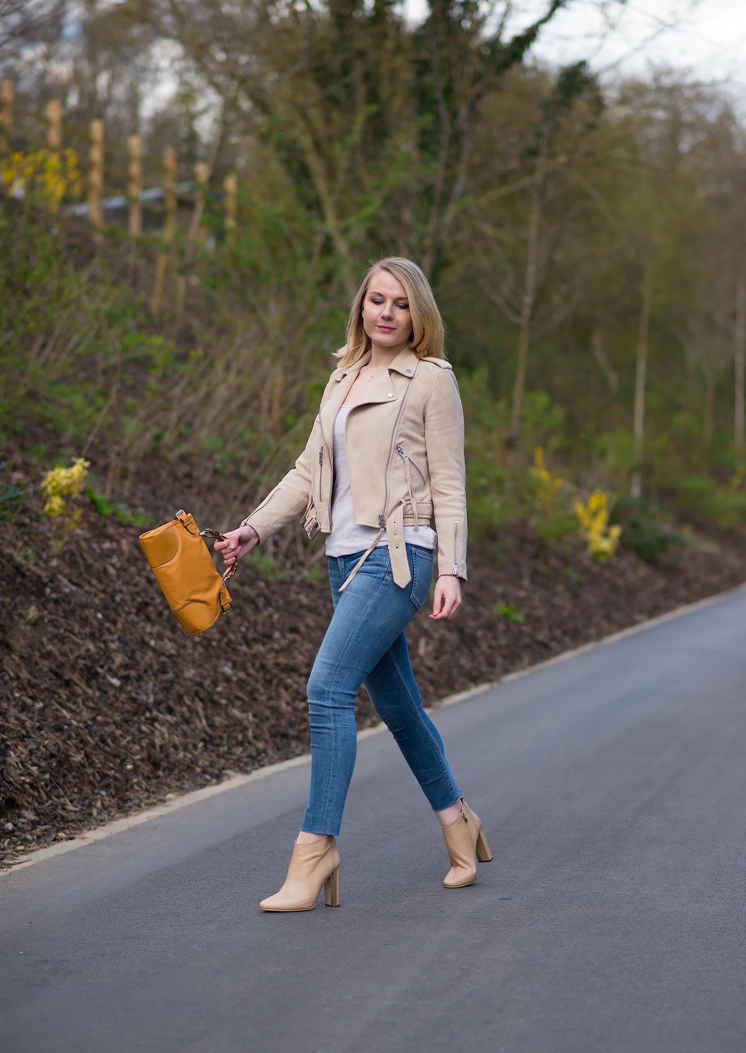 fashion blogger walking