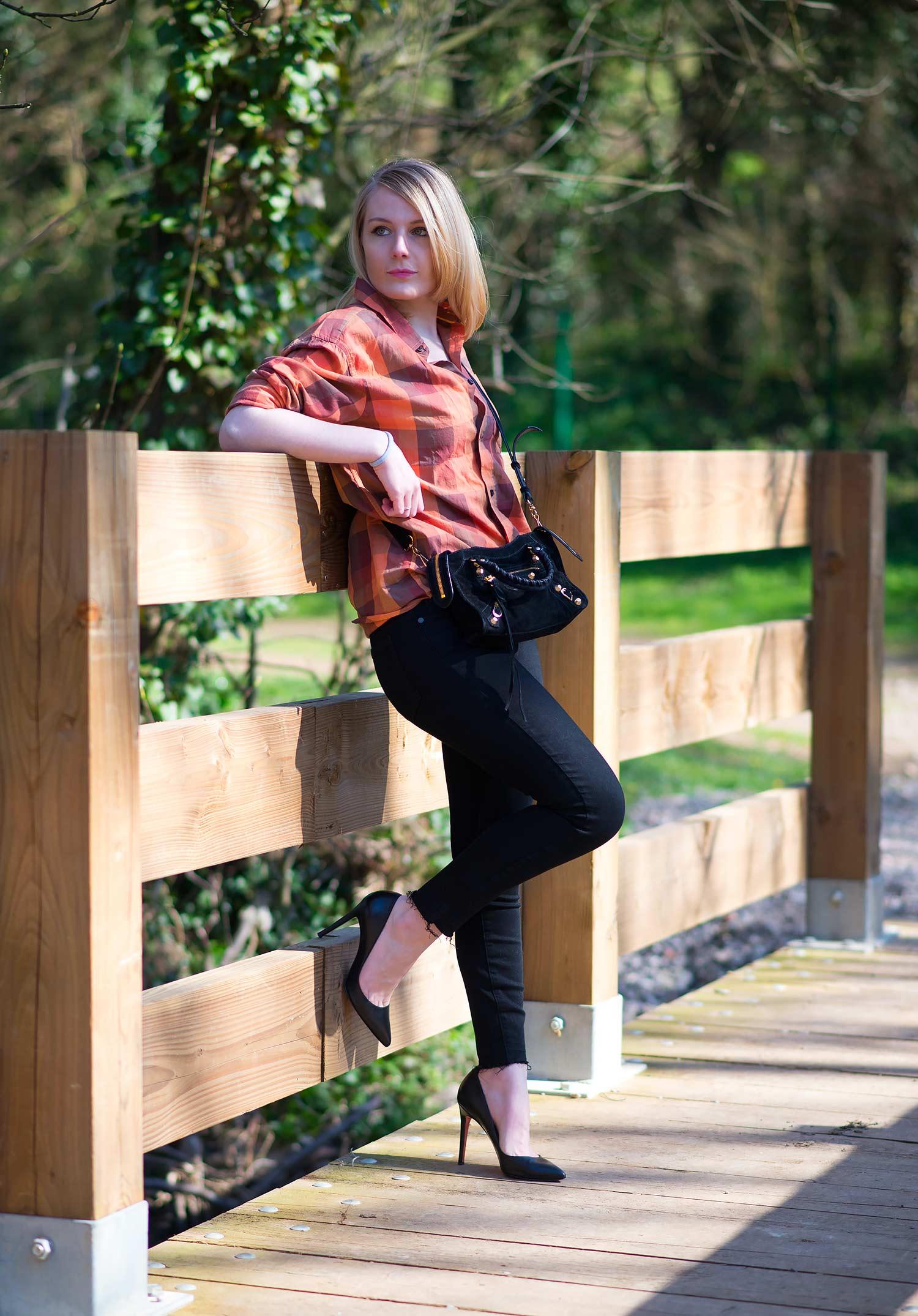 lorna burford fashion blogger on bridge