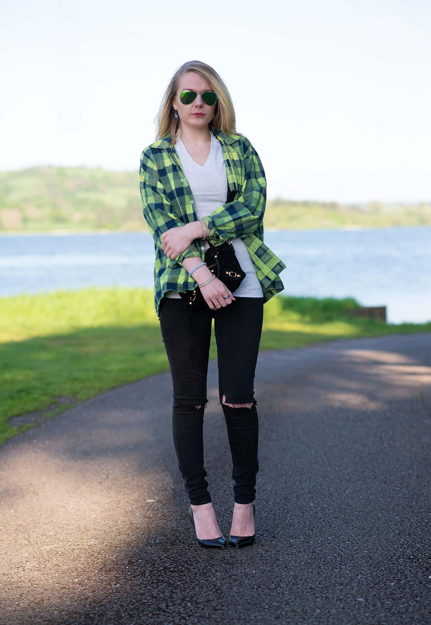 fashion blogger plaid green vintage shirt