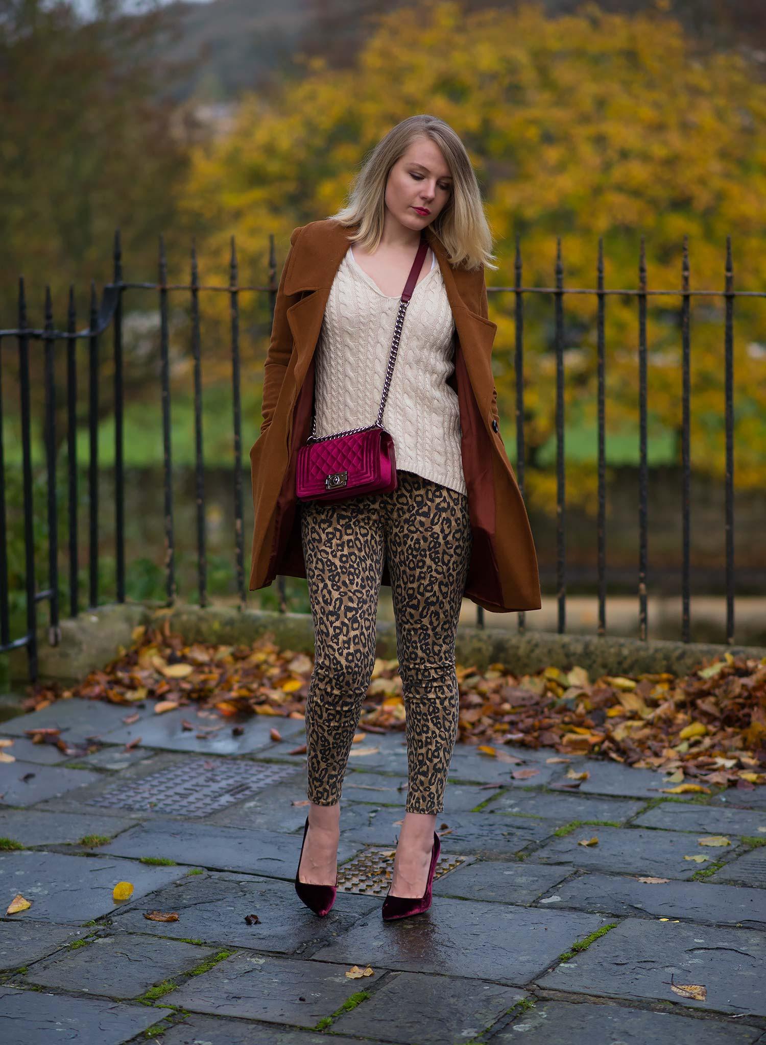 lorna-burford-leopard-jeans-velvet-bag-outfit-street-style